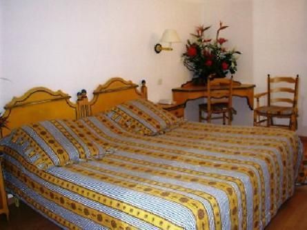 Le Cesar Hotell Plan-de-Cuques Rum bild
